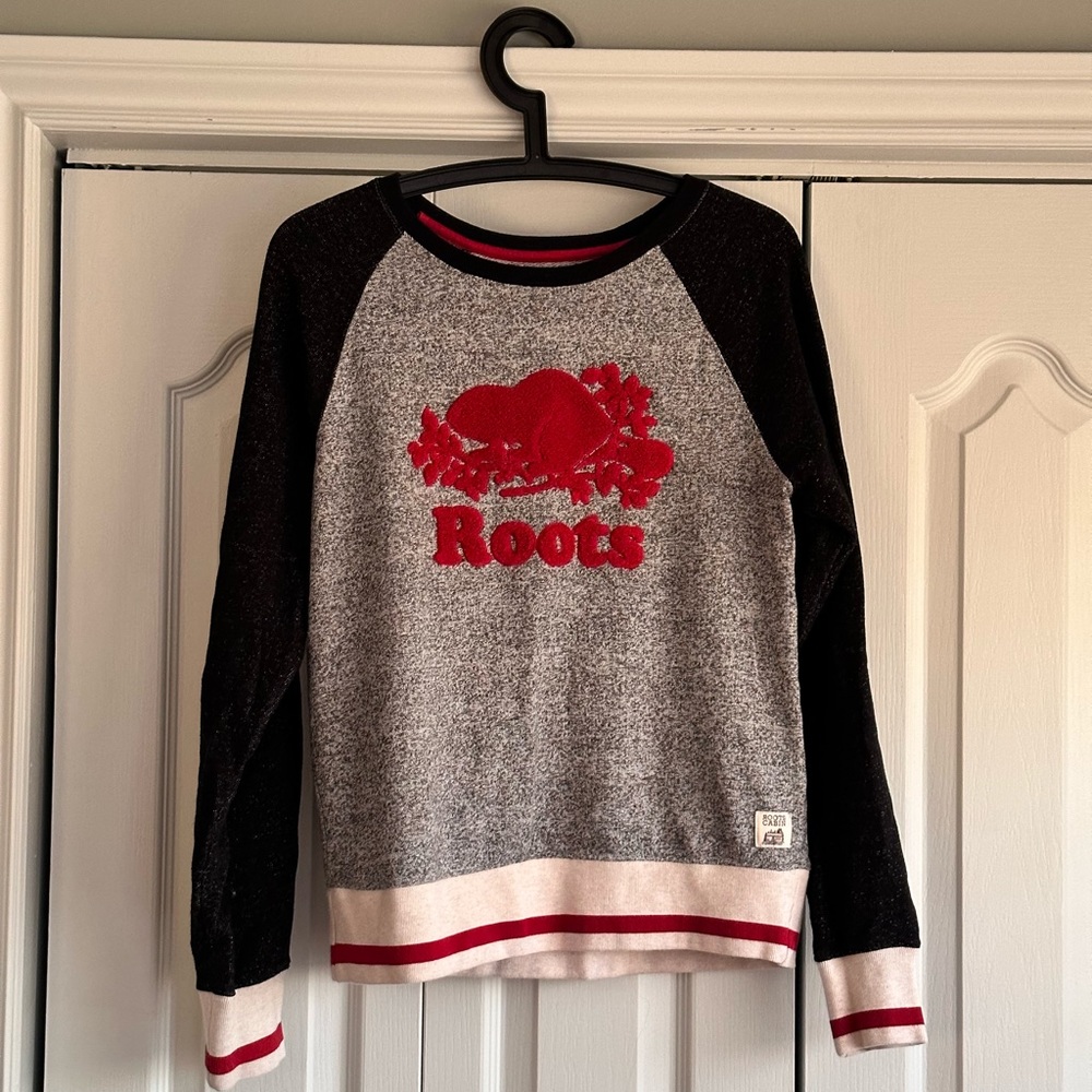 Roots Cabin Sweater, Size M, Excellent Condition.